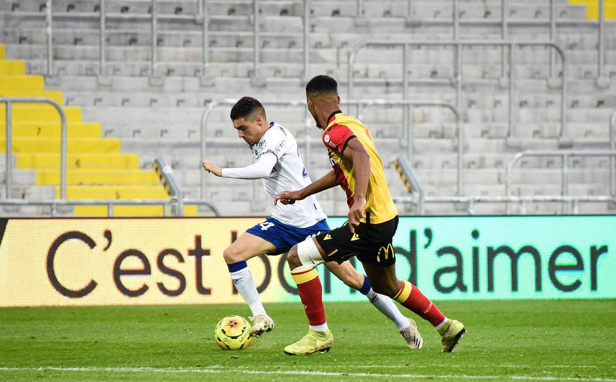 朗斯仅落后法甲榜首巴黎圣日耳曼一分,昂热客场能否抵挡对手?